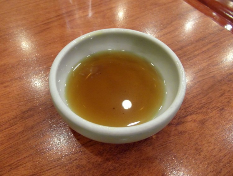 甘い味のたれです。肉はこれに付けた後食べて下さい。 甘い味のたれです。肉はこれに付けた後食べて下さい。
