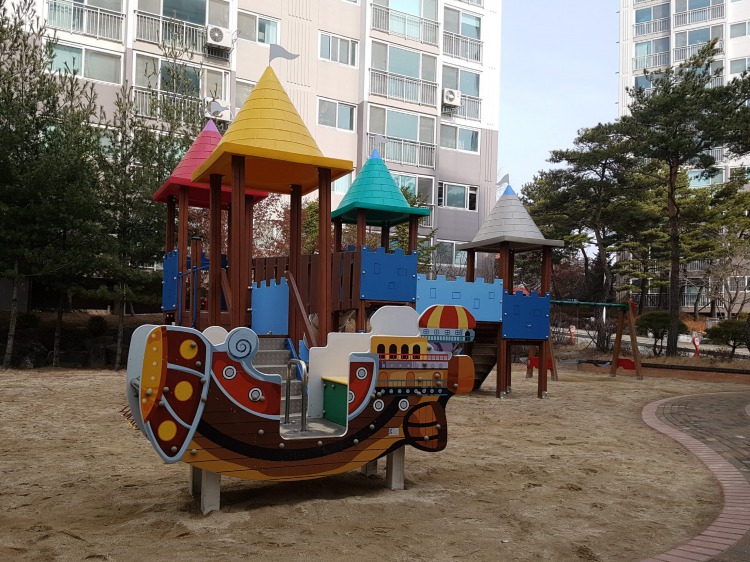 韓国のSアパート内の公園(ノリト)