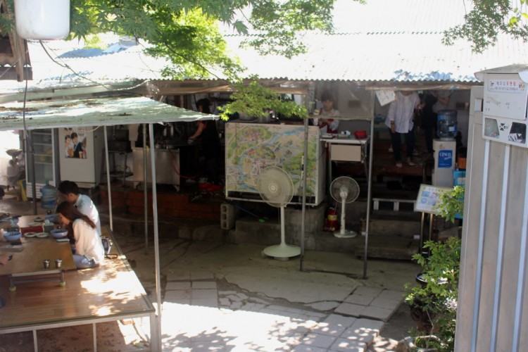 田舎の民家を改造した店で、韓国の田舎の民家がどんな感じなのかも経験できます。 田舎の民家を改造した店で、韓国の田舎の民家がどんな感じなのかも経験できます。