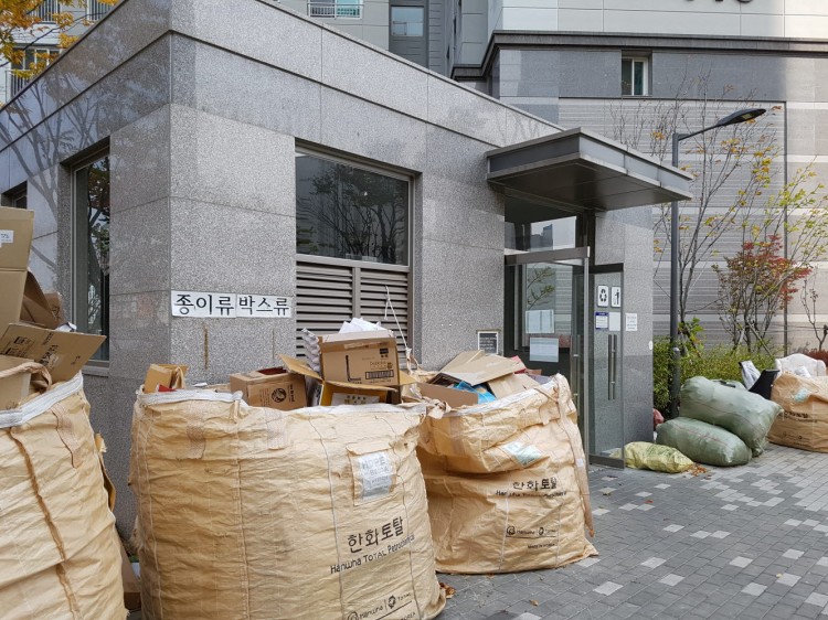 最近の韓国アパートのゴミ捨て場