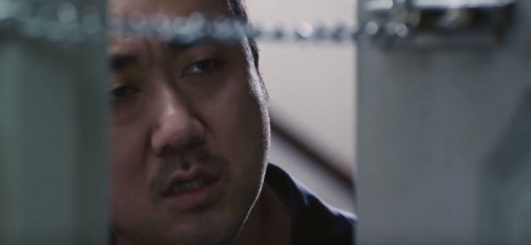 マ・ドンソクのセリフに「씨발」<br />(映画「이웃사람(隣人)」の一場面) マ・ドンソクのセリフに「씨발」<br />(映画「이웃사람(隣人)」の一場面)