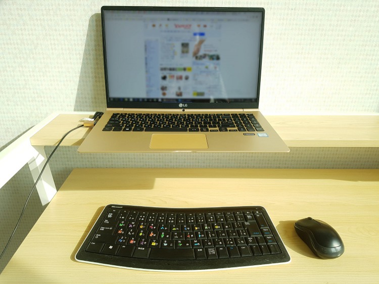 「韓国製ノートPC（LG製）」と「日本語キーボード（Microsoft）」